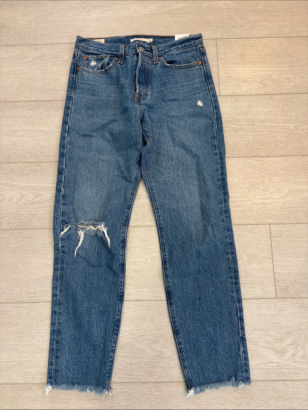 Levi’s Wedgie Concealed Button Fly Jeans Distressed Knee & Hem size 27